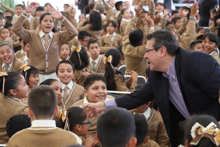 De no entregar uniformes escolares el gobierno local estaría violando la Ley