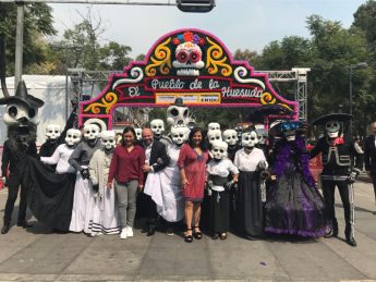 ‘La Huesuda’ abre las puertas de su pueblo en la Alameda Central