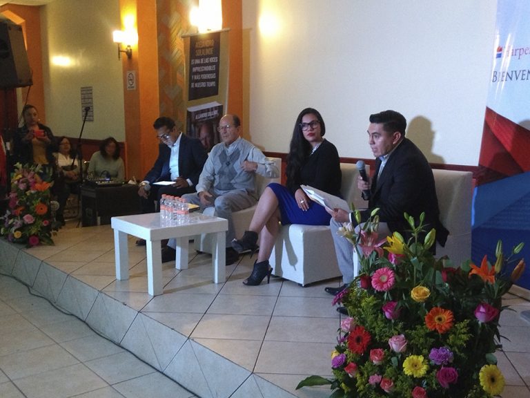 Presenta Solalinde presenta libro autobiográfico en Tlaxcala; aborda niñez, clero y defensa de los migrantes