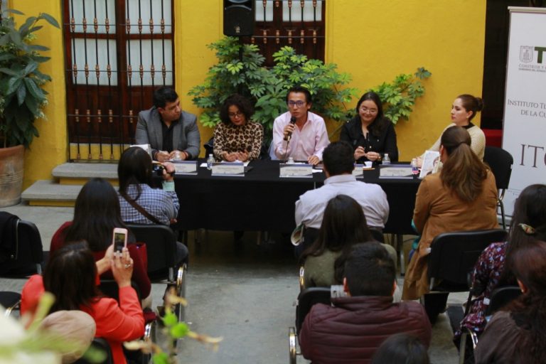 Añadiduras: una antología de Adrian Mendieta