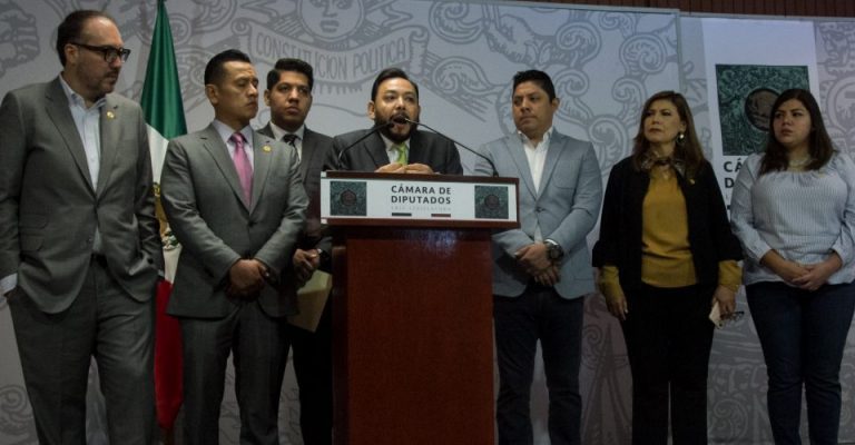 Abdican 9 diputados del PRD en San Lázaro, entre ellos el coordinador de bancada