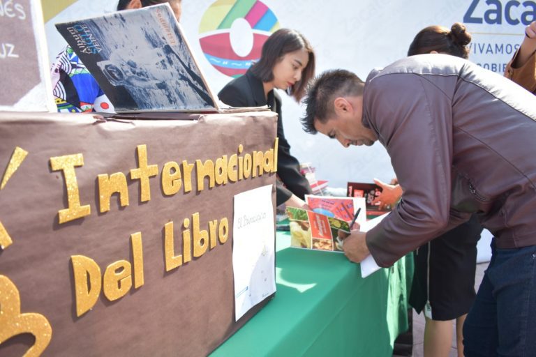 Kilómetros de Letras, campaña para ampliar acervo de bibliotecas públicas en Zacatelco