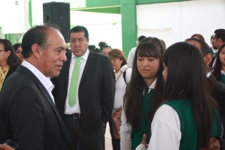En respuesta a ciudadanía; sigue entrega de techumbres en escuelas de Zacatelco