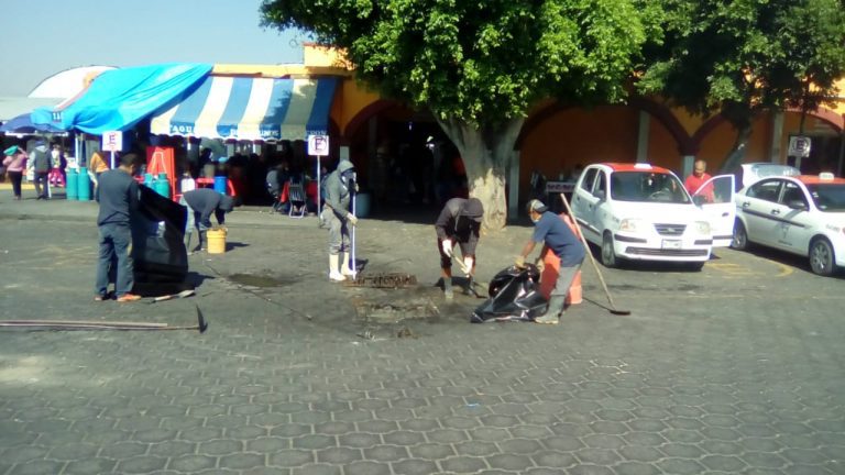 Solicitan a ciudadanía no tapar alcantarillas con basura para no afectar movilidad