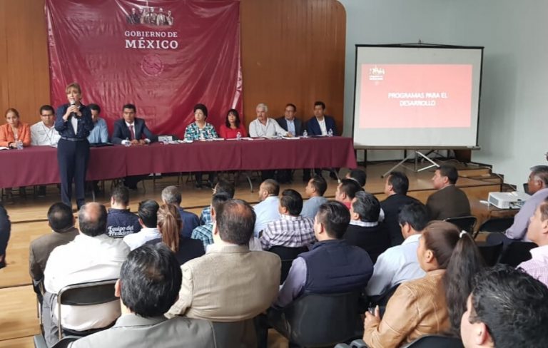 ¿Qué hacían representantes de los 60 municipios del estado con Lorena Cuéllar?