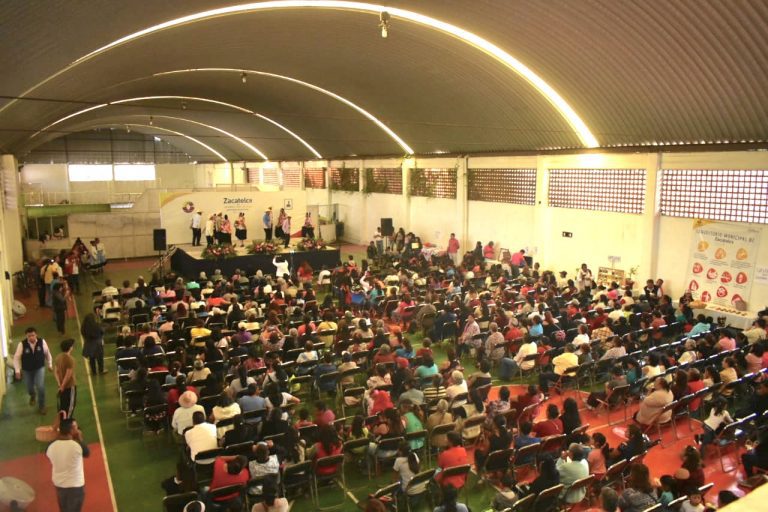 Reconoce Tomás Orea labor de las Madres de Zacatelco