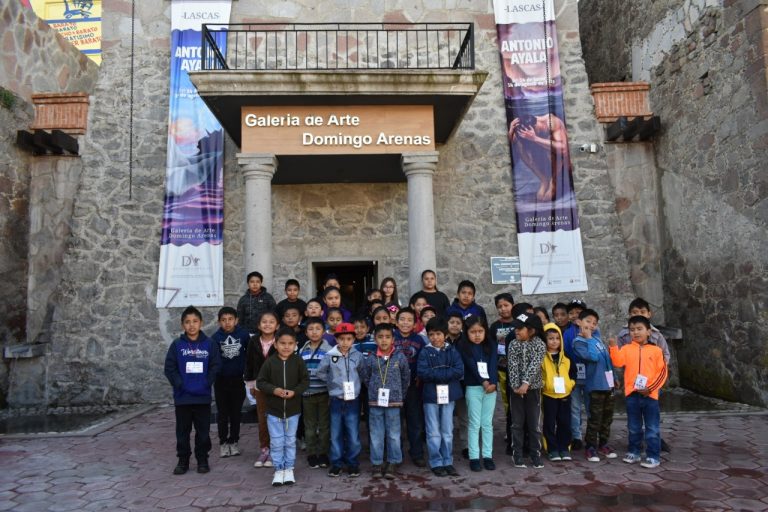 Niños del curso de verano DIF-UBR visitan galería de arte  “Domingo Arenas”