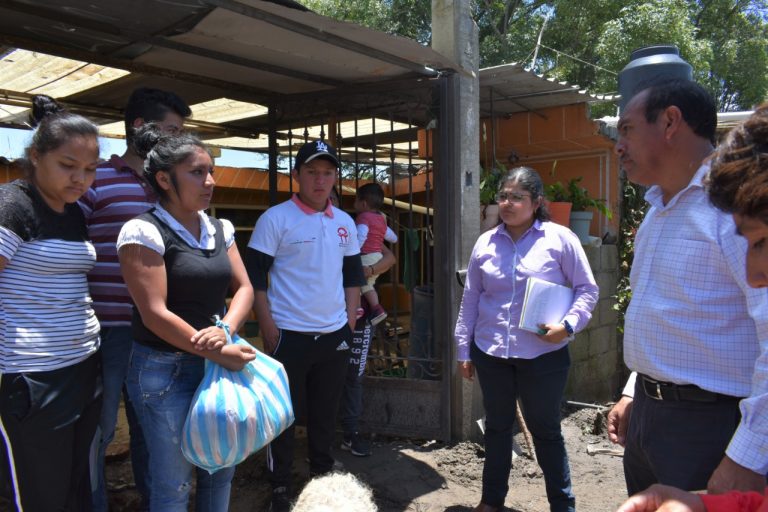 Apoyan a familias afectadas por inundaciones en Zacatelco