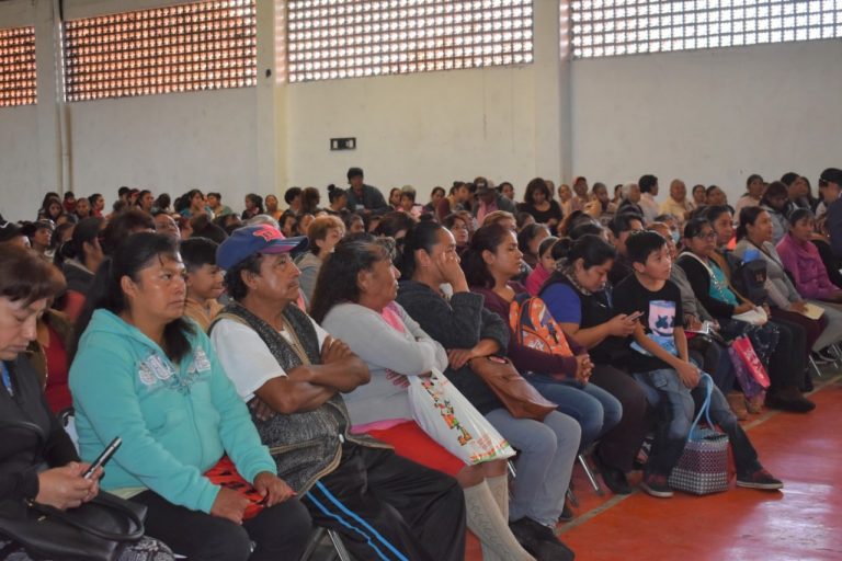 Se entregan becas Benito Juárez en Zacatelco