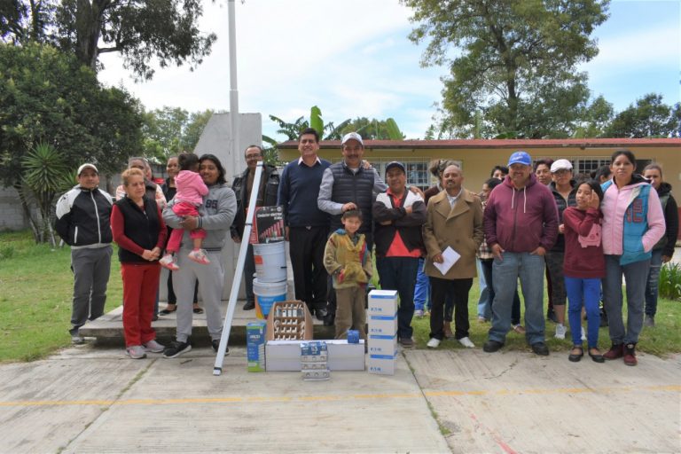 Entregan apoyo a Telesecundaria en Zacatelco