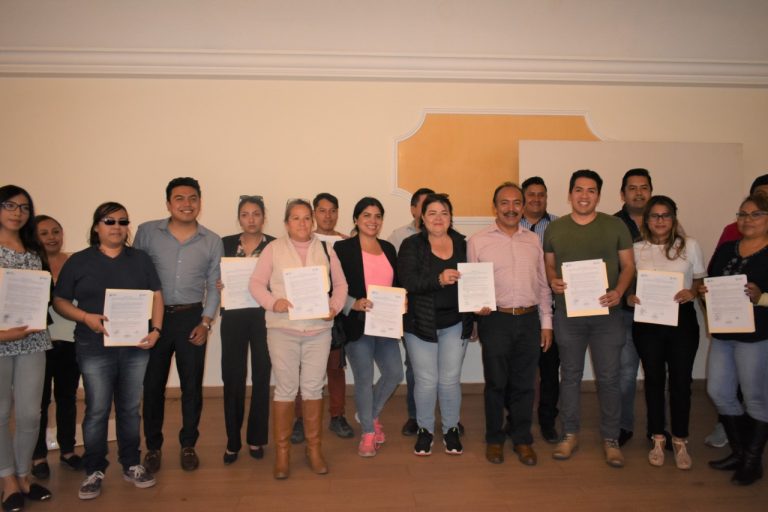 Firma IMJUVE convenio con con 35 empresas de Zacatelco