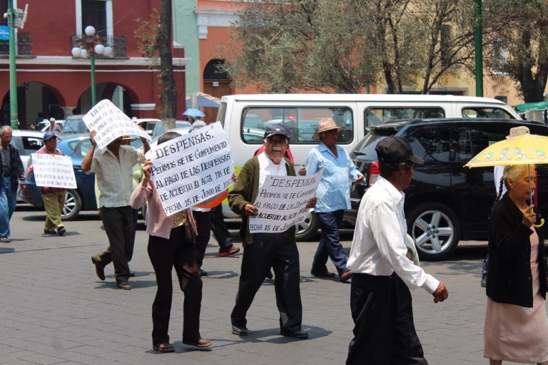 ¿Por qué se manifiestan los pensionados en Tlaxcala?