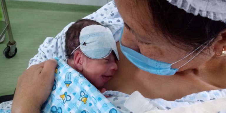 Papás Canguro, las terapias para bebés prematuros en Tlaxcala