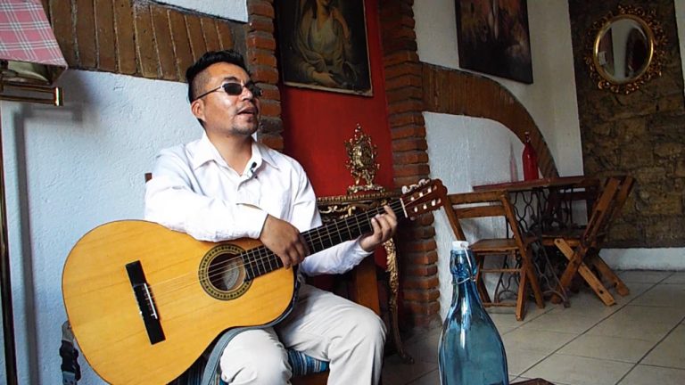 La música salvó mi vida después de que perdí la vista: Mario Grande