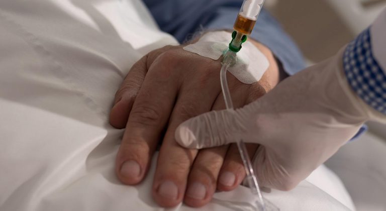 ¿Qué son los cuidados paliativos? Congreso quiere incluirlos en Ley de Salud