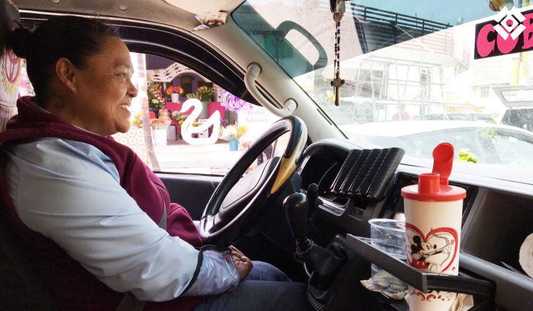 El paro de Luisa fue en su combi, porque algunas mujeres resisten trabajando