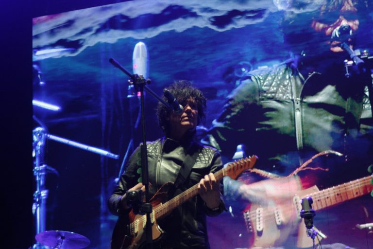 “Necesitamos más hombres y menos machos”, Caifanes ante miles de tlaxcaltecas