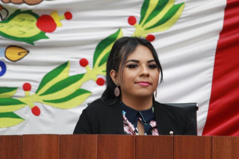 Paola, primera mujer trans en el Parlamento Juvenil de Tlaxcala