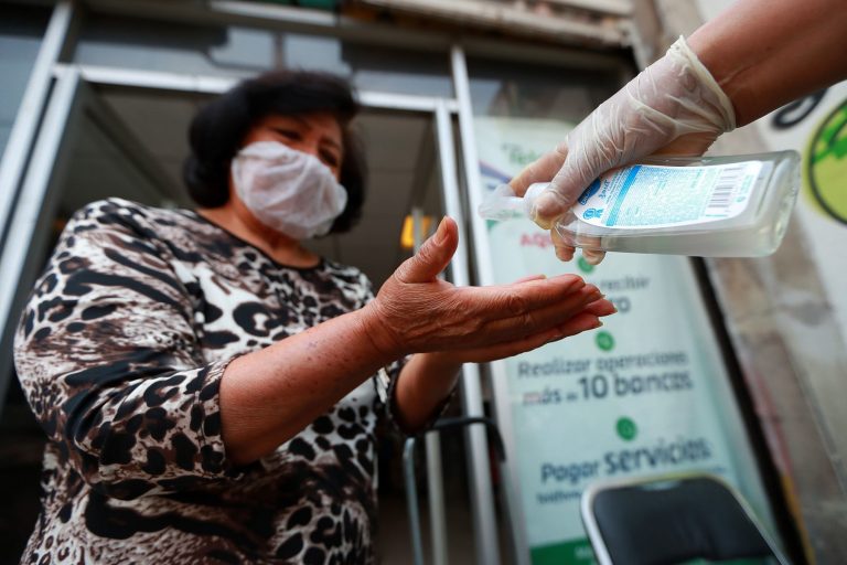 Crecen casos sospechosos al día de Covid en clínicas privadas; preocupan niños