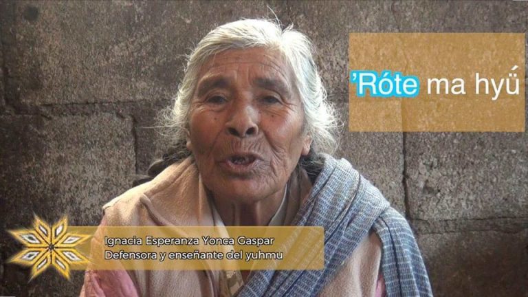 Reconocen a Esperanza Yonca por enseñar y conservar lengua yuhmu de Ixtenco