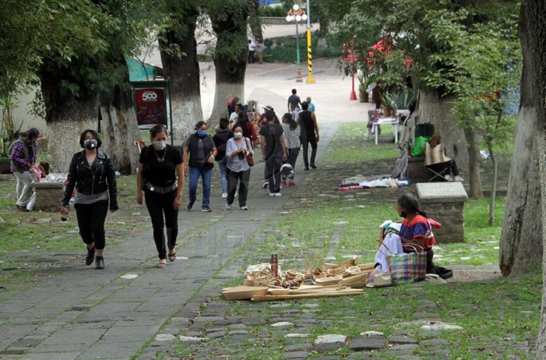 Artesanos: No llegan turistas a espacios designados por el Ayuntamiento