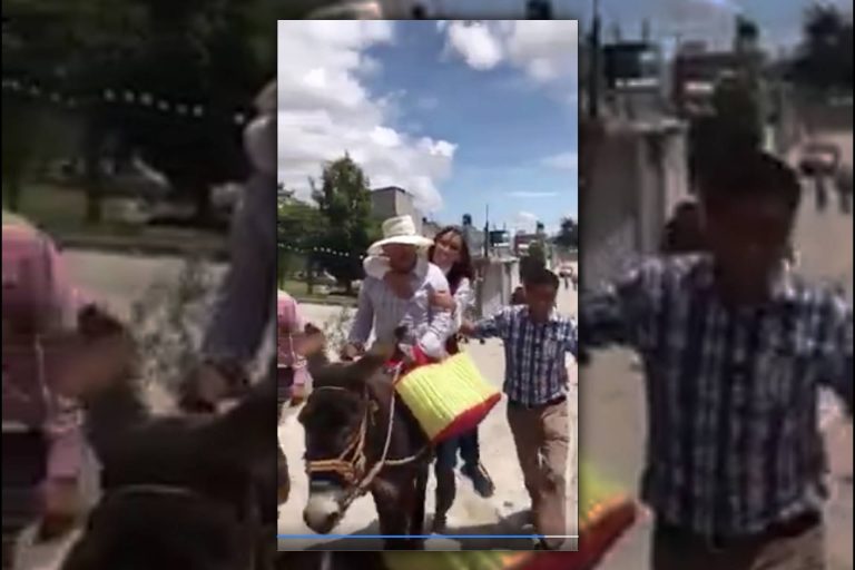 ¿Lorena paseando en burro en plena pandemia o en 2016? Ambas falsas
