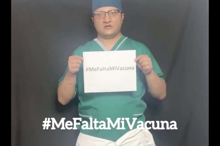 Doctor de Tlaxcala viraliza video; exige a Gatell vacuna para el sector privado