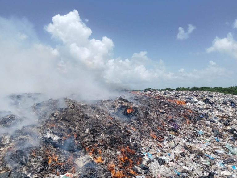 Desatienden incendio en el basurero a cielo abierto de Chetumal