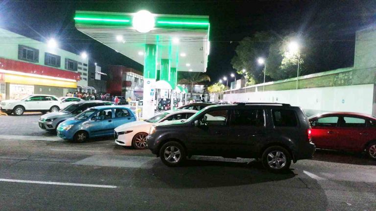 Por despachar agua, gasolinera en Santa Ana paga $202 mil a afectados