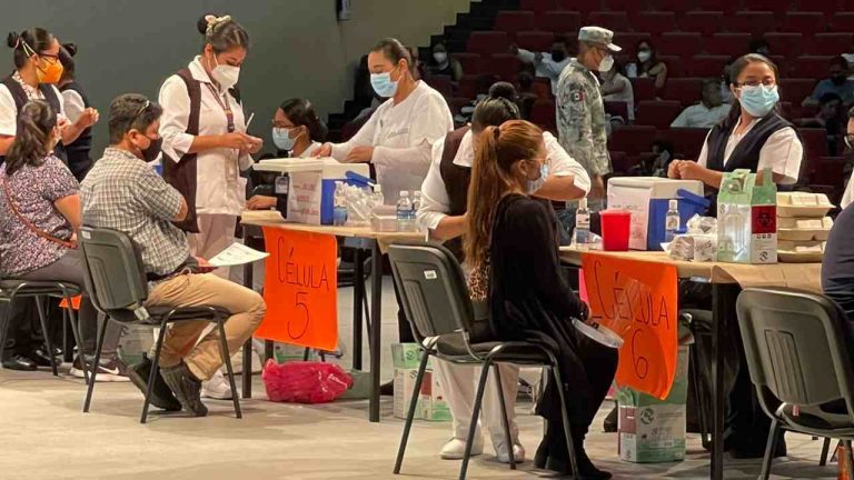 Retraso en llegada de dosis al país retrasa refuerzo a maestros en Tlaxcala