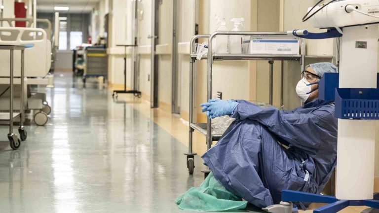 «Estamos cansados», médicos de Tlaxcala y Puebla hablan de la ola 3 y 4
