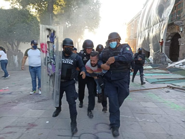 Detuvieron a Iván el 8M2022 en Tlaxcala; marchó por las mujeres trans