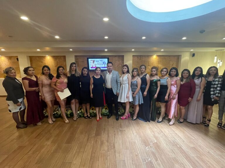 Más visionarias y empoderadas: egresan 14 mujeres de Estilo, colegio de belleza