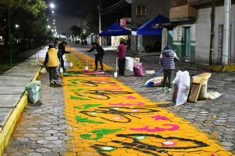 Guinness Record es de los huamantlecos. Alfombras: ofrenda que no tiene precio