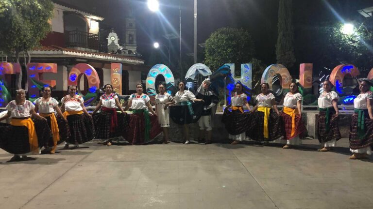 náhuatl-cultura-indígena-tlaxcala-malinche-bordado-artesanías