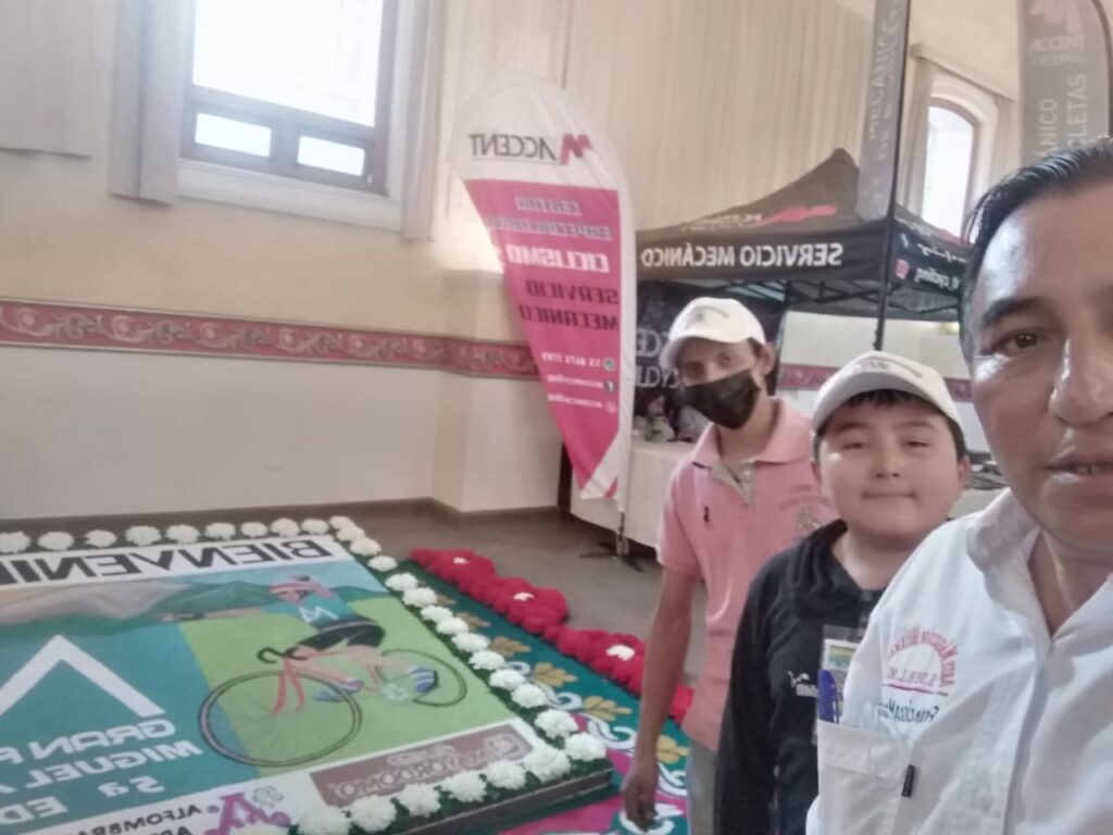 herencias-tlascaltecas-huamantla-alfombras-tapetes-abuelos-jóvenes