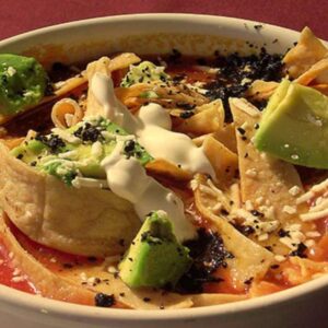 Aprende a hacer una Sopa Azteca con una receta de Papalotla
