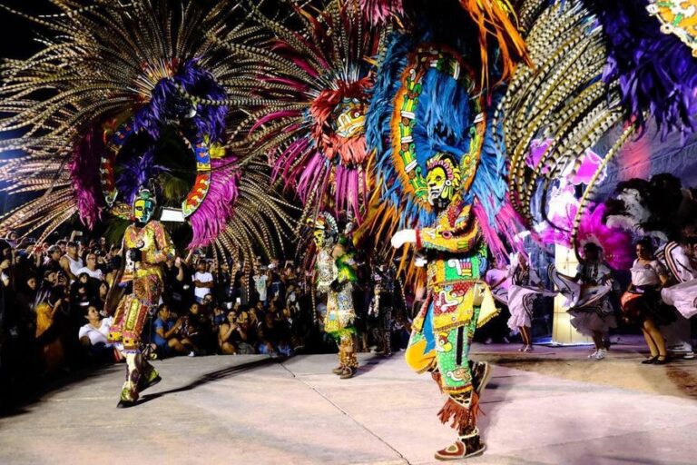 Vive la 5ta Avenida en Playa del Carmen fiesta tlaxcalteca del Día de Muertos