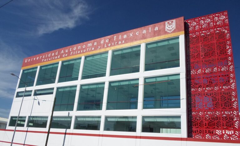 Deficiencias Uatx: en Facultad de Filosofía y Letras, mobiliario es el mayor problema