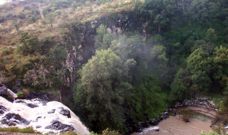 Denuncian ecocidio en Cerro de Tepenacasco en Atlihuetzia