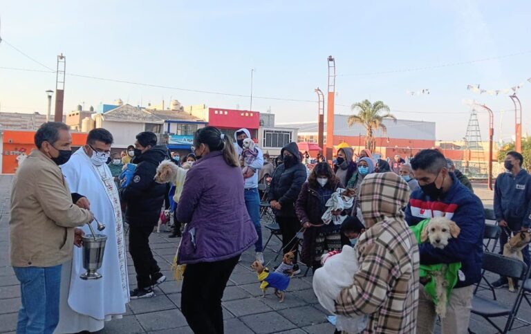 Tlaxcaltecas bendicen a sus mascotas por día de San Antonio Abad