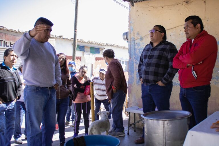 Se realiza visita en calle 20 de noviembre en Tepetitla para dar atención al drenaje