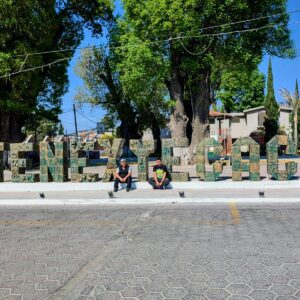 Letras monumentales en Tenexyecac, homenaje a la alfarería