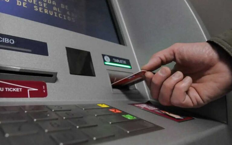 Disfrazan robos en cajeros automáticos de Tlaxcala con amabilidad