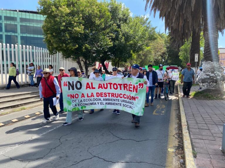 ¡no al autotrén! vecinos y pobladores de Tlaxcala se manifiestan en contra del megaproyecto millonario