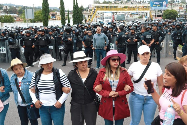 Trabajadores sindicalizados del Gobierno de Tlaxcala se manifiestan ante irregularidades en servicios médicos