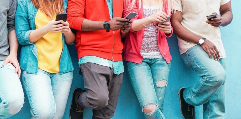 El 39% de los jóvenes se informan en redes sociales antes que en fuentes oficiales