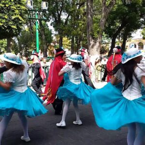 Las camadas de huehues de Panotla, tradición, color y festividad