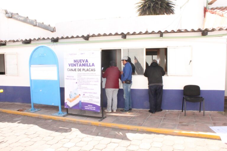 SMyT implementa ventanilla para canje de placas en Tlaxcala