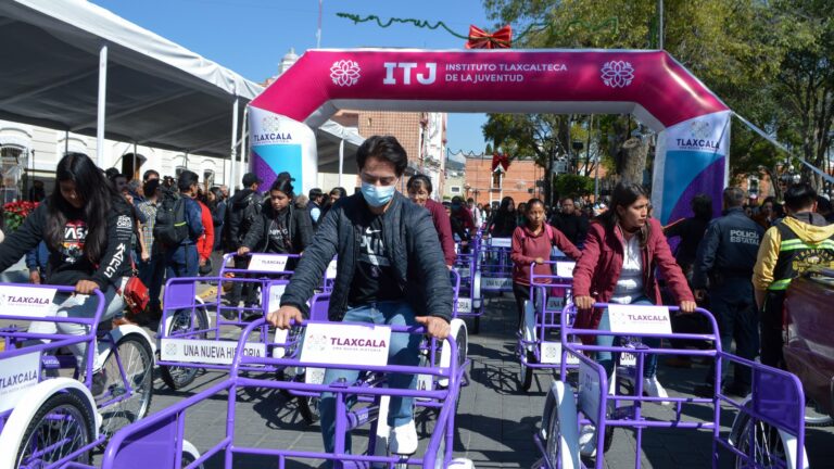 Regala ITJ bicicletas y triciclos con narrativa de un futuro en la informalidad para las juventudes